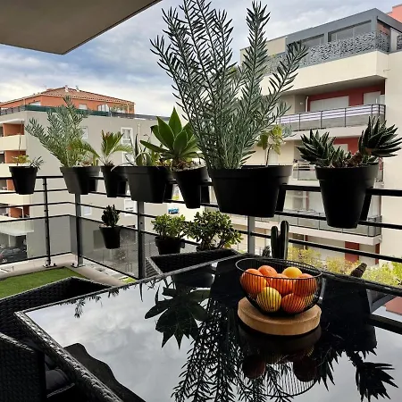 Charming 2-room In Lavandou, Terrace, Parking, Air Conditioning Apartment *