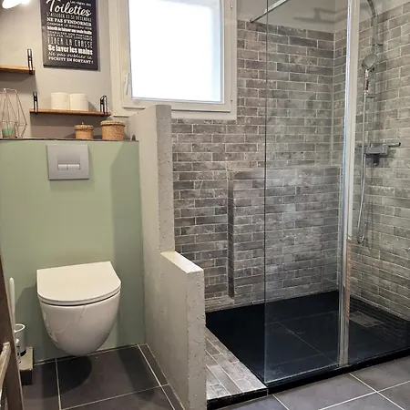 Charming 2-room In Lavandou, Terrace, Parking, Air Conditioning *