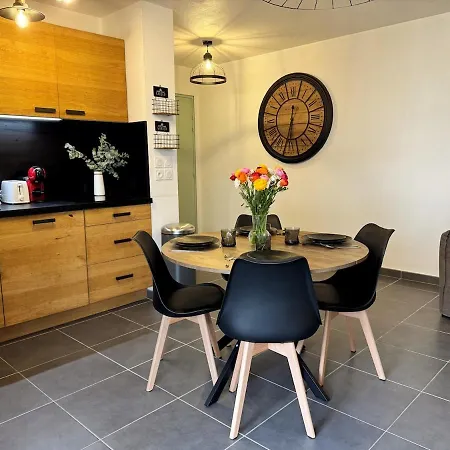 Charming 2-room In Lavandou, Terrace, Parking, Air Conditioning * Le Lavandou