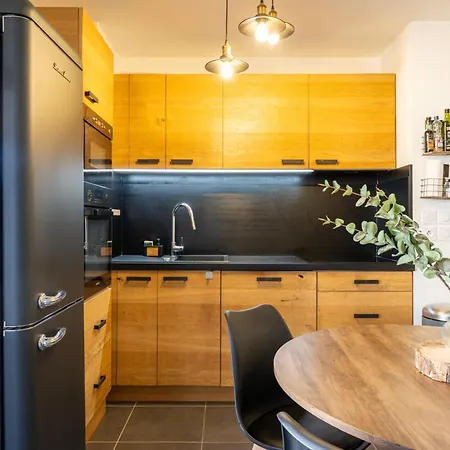Charming 2-room In Lavandou, Terrace, Parking, Air Conditioning * Le Lavandou