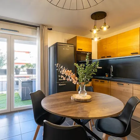 Charming 2-room In Lavandou, Terrace, Parking, Air Conditioning Apartament Le Lavandou