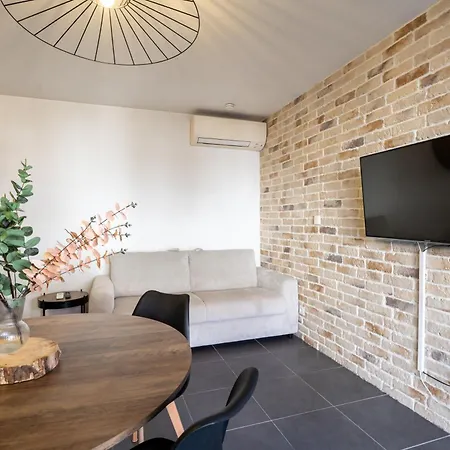 Apartament Charming 2-room In Lavandou, Terrace, Parking, Air Conditioning *