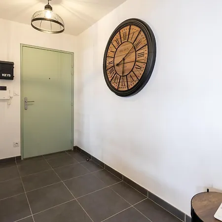Apartament Charming 2-room In Lavandou, Terrace, Parking, Air Conditioning *